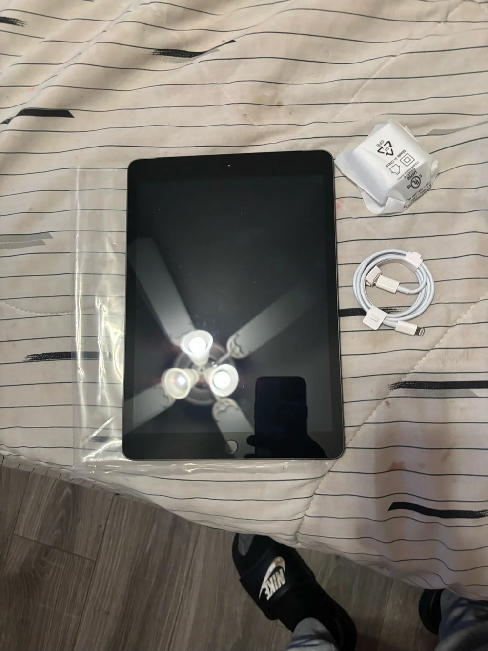 Apple iPad Tablet in Black and Silver Gen 9